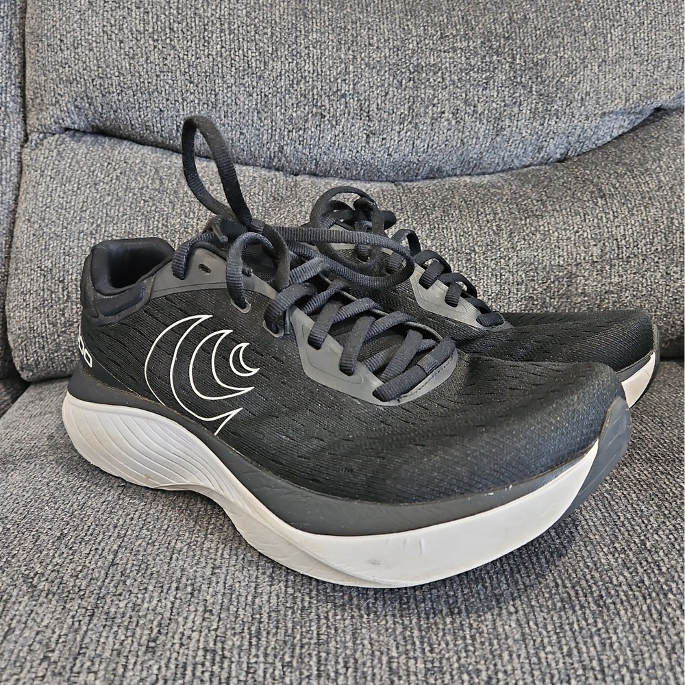 Topo Athletic Women' s Atmos Black White 5mm Drop Running Shoes Size 10 W